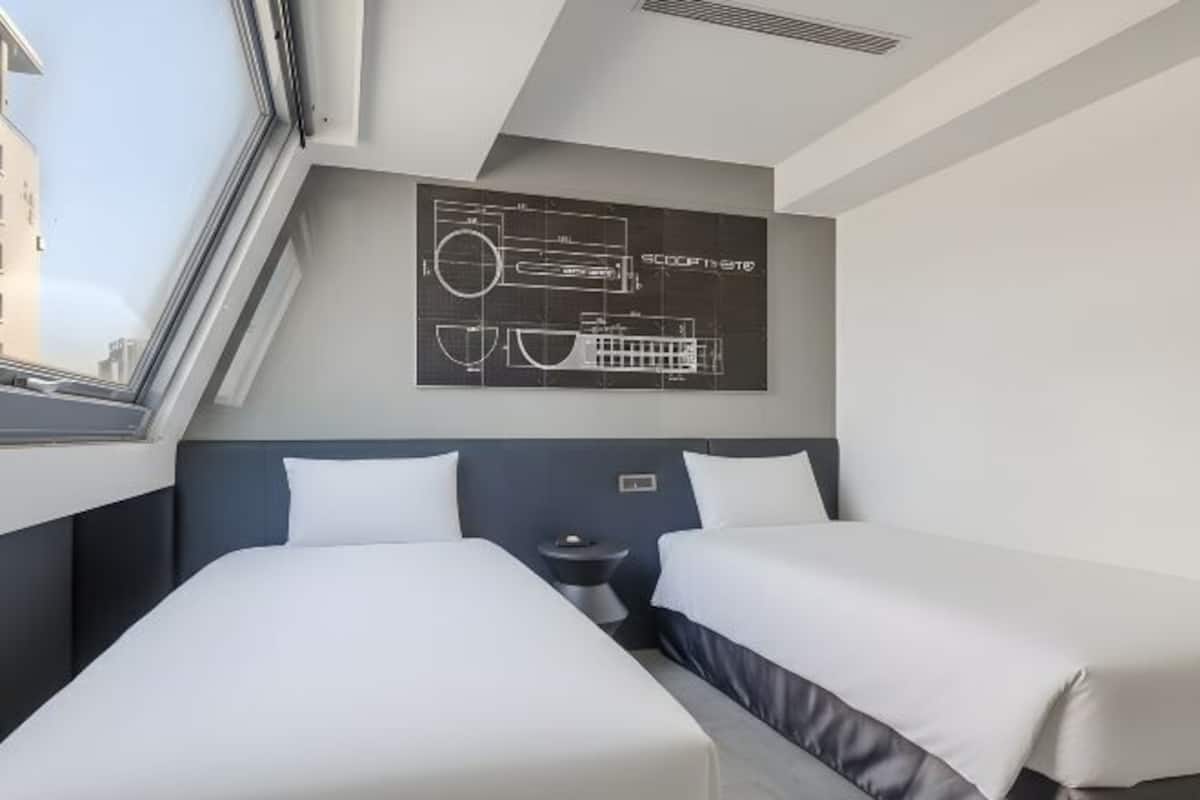 In-room safe, free WiFi, bed sheets