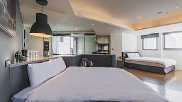 Deluxe Quadruple Room | In-room safe, free WiFi, bed sheets