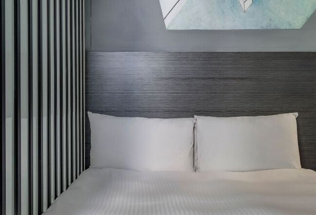 Tallelokero huoneessa, ilmainen Wi-Fi, vuodevaatteet