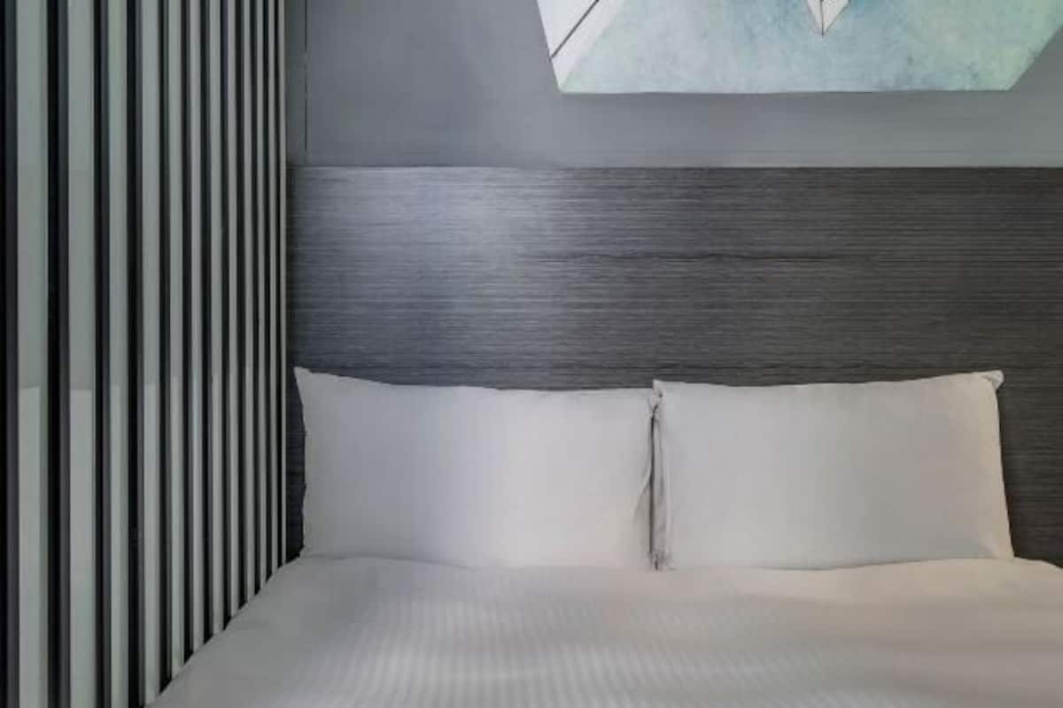 In-room safe, free WiFi, bed sheets