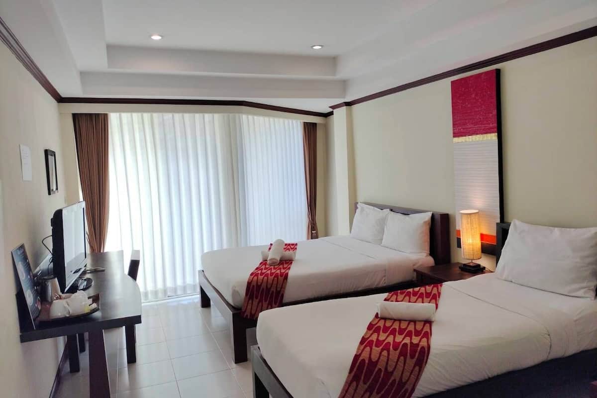 family room | hypo-allergenic bedding, minibar, in-room safe, individually decorated