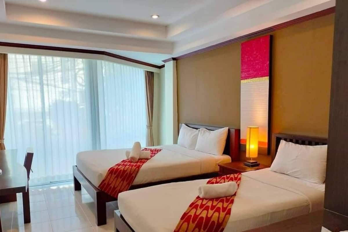 family room | hypo-allergenic bedding, minibar, in-room safe, individually decorated