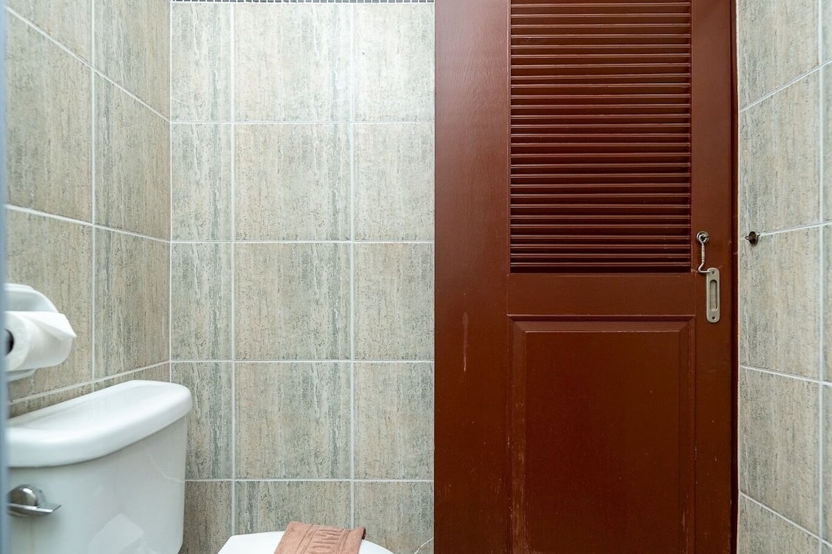 family room | bathroom | rainfall showerhead, free toiletries, hair dryer, slippers