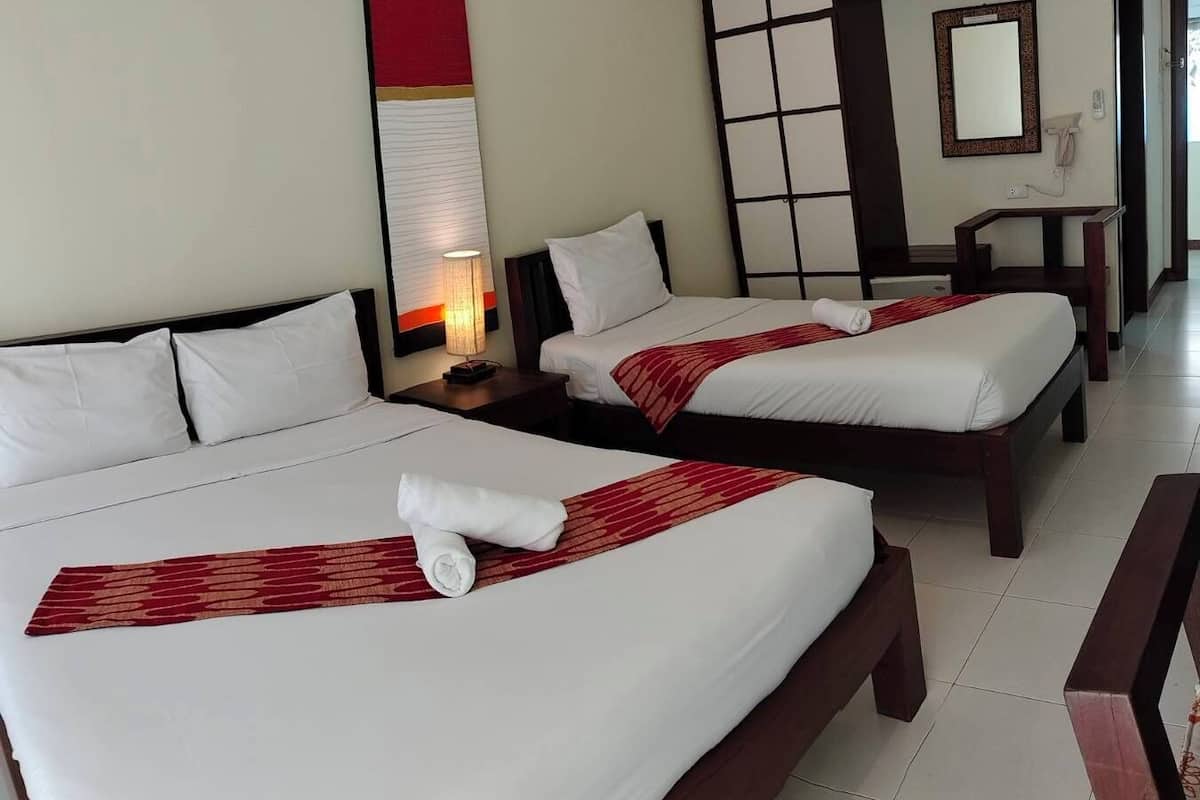 family room | hypo-allergenic bedding, minibar, in-room safe, individually decorated