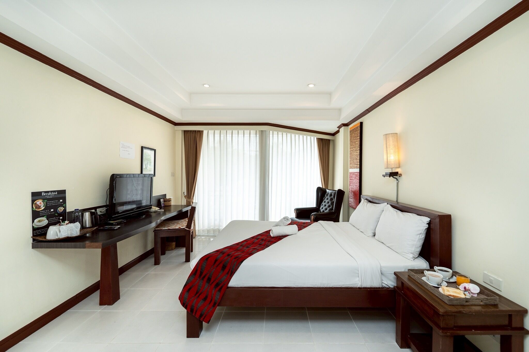 deluxe room | in-room dining