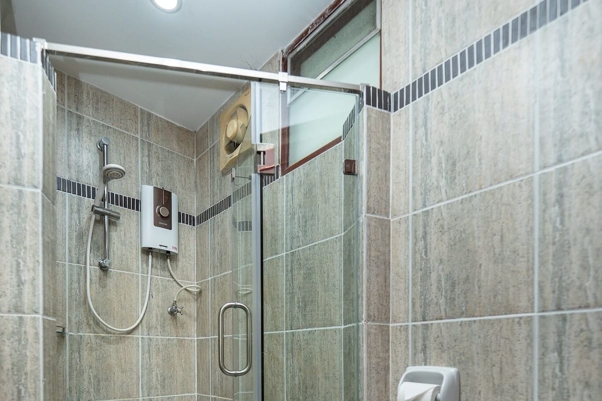 family room | bathroom | rainfall showerhead, free toiletries, hair dryer, slippers