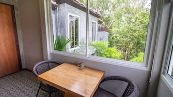 Deluxe Villa | Desk, free WiFi, bed sheets