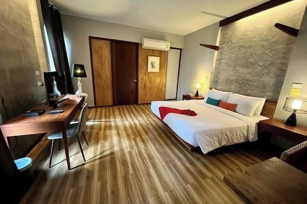 Desk, free WiFi, bed sheets