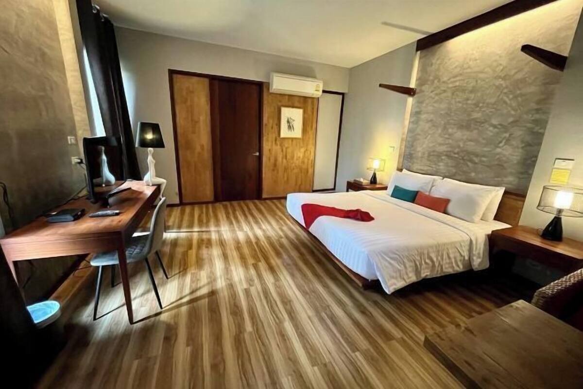 Desk, free WiFi, bed sheets