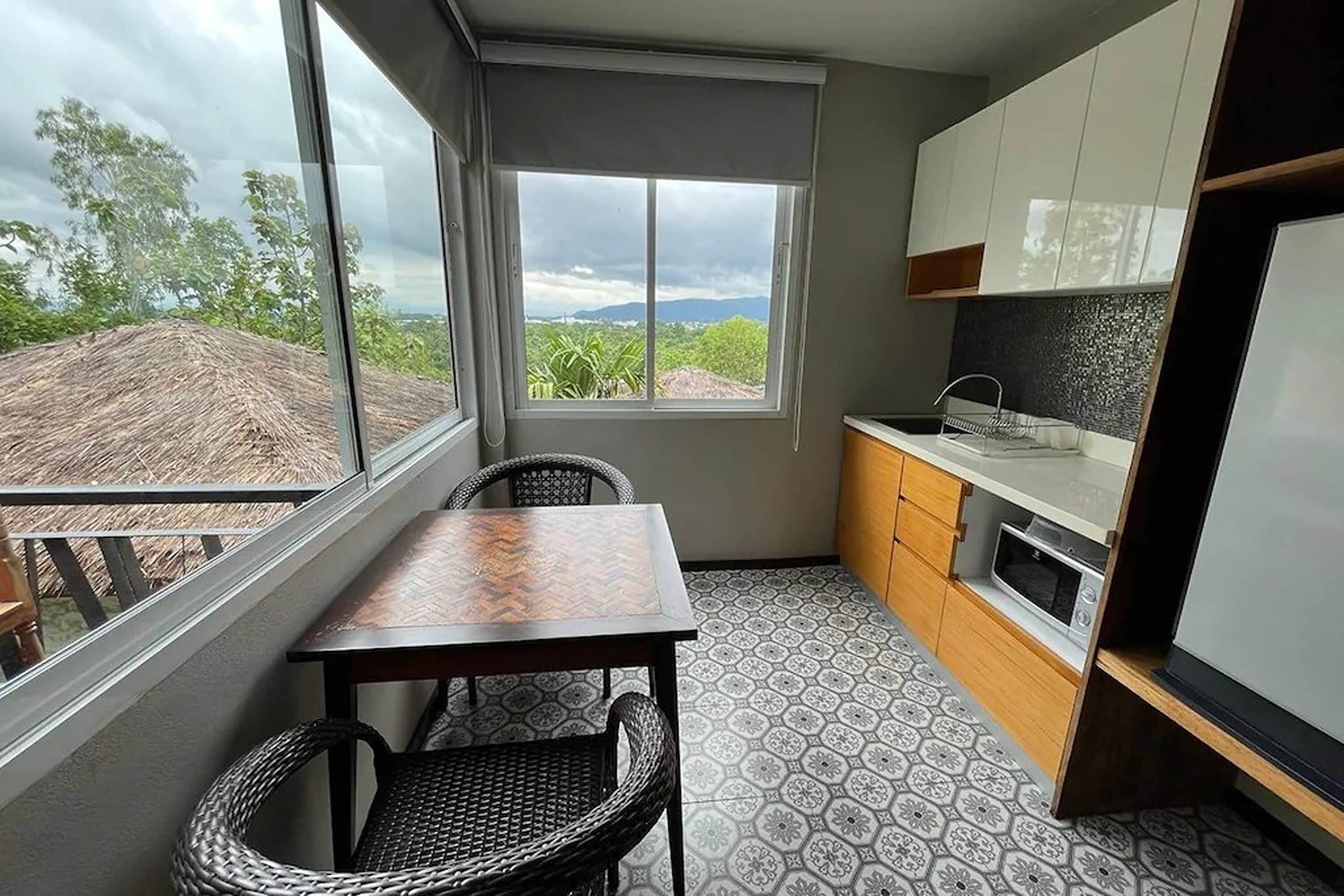 Deluxe Suite | In-room dining