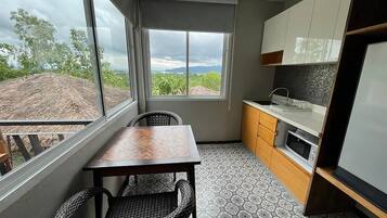 Deluxe Suite | In-room dining