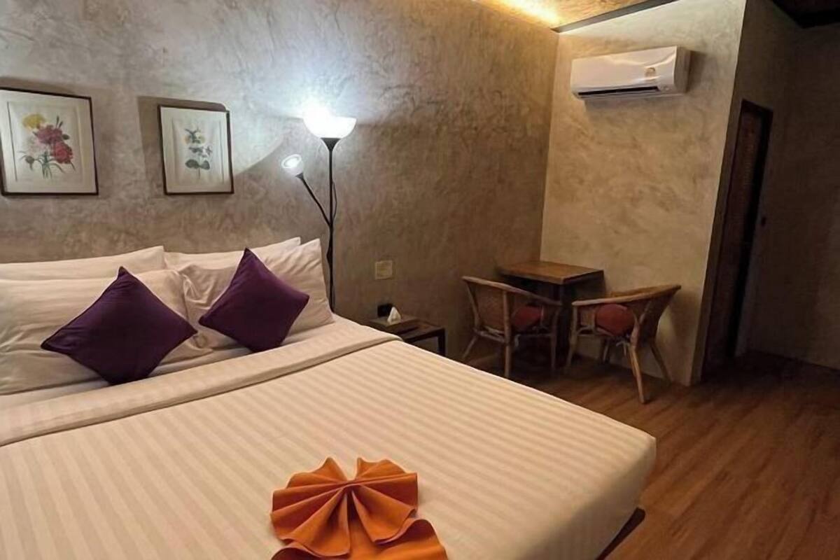 Desk, free WiFi, bed sheets