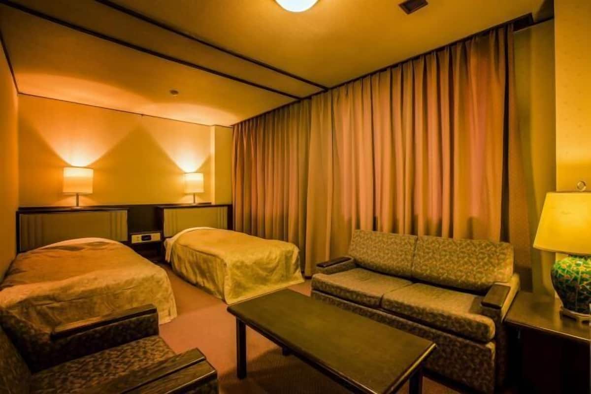 1 bedroom, in-room safe, desk, iron/ironing board