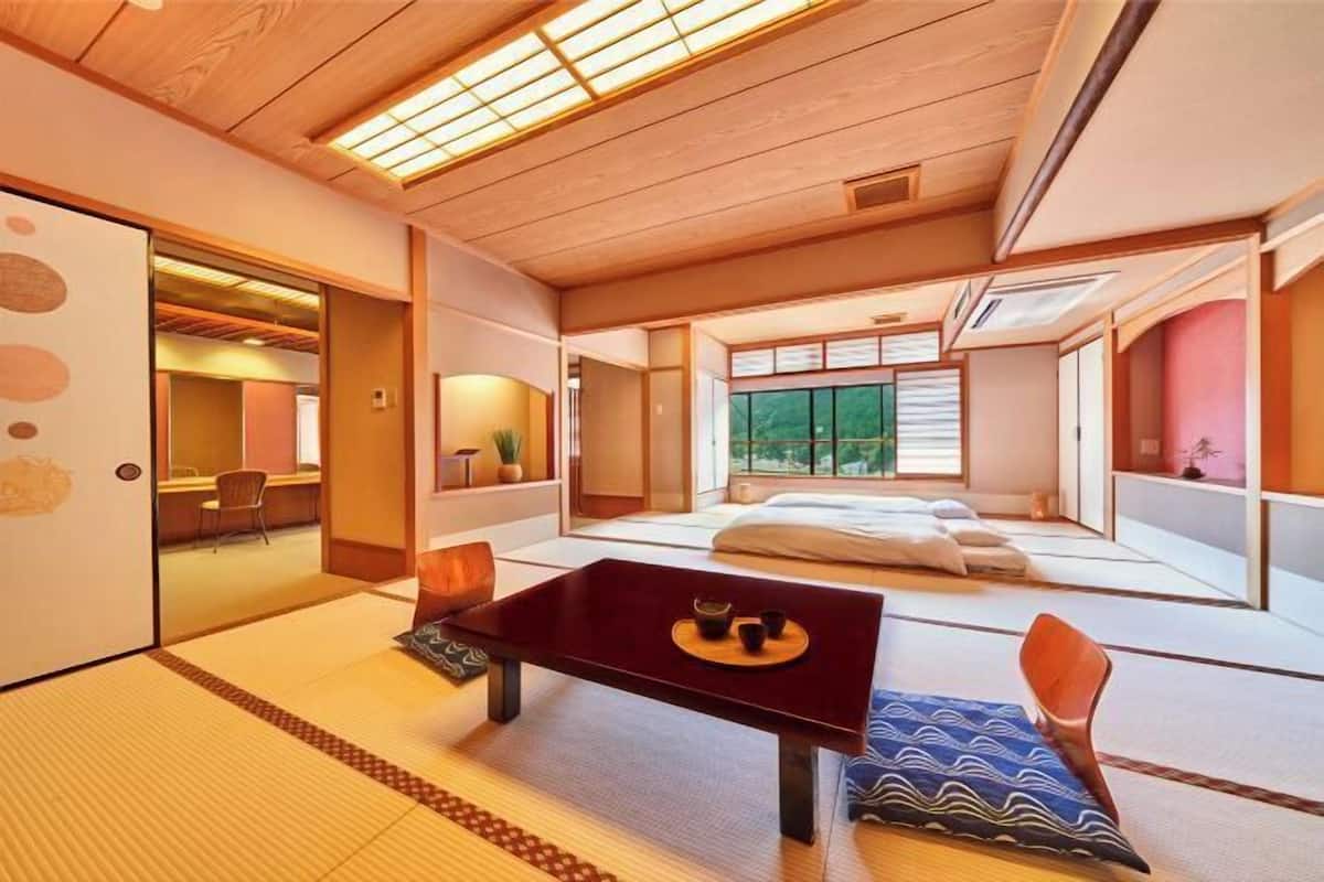 1 habitación, caja de seguridad en la habitación y escritorio