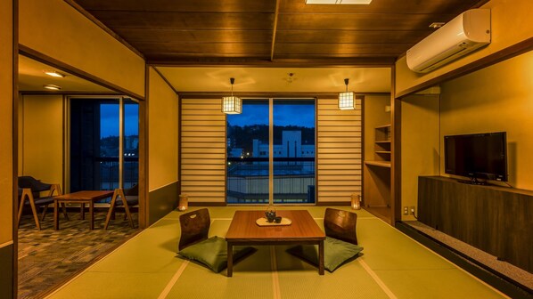 Superior-Zimmer, Nichtraucher (Jpn-Wstn style with bath) | Zimmersafe, Schreibtisch, Bügeleisen/Bügelbrett, kostenloses WLAN