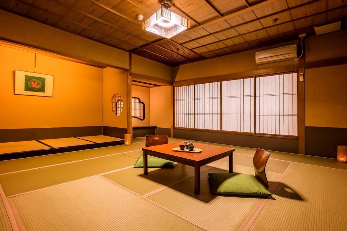 Superior-Zimmer, Nichtraucher (Japanese-style with 2 rooms and bath) | Zimmersafe, Schreibtisch, Bügeleisen/Bügelbrett, kostenloses WLAN