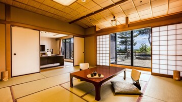 Caja de seguridad en la habitación y escritorio 