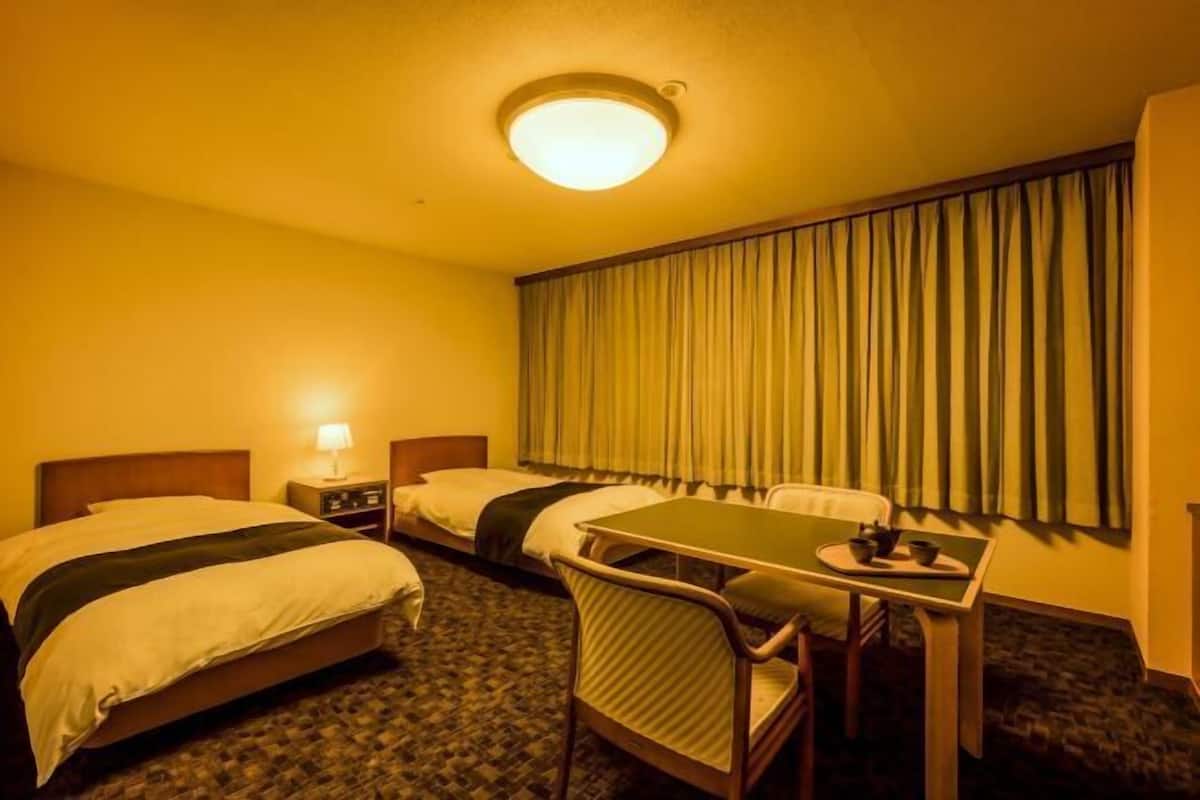 1 chambre, coffres-forts dans les chambres, bureau