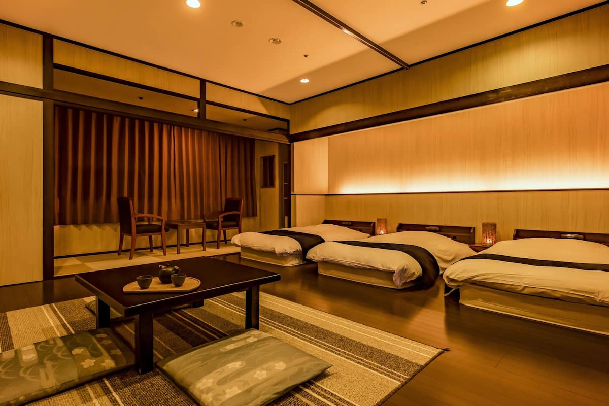 Standard Western Style Triple Room with Bath, Non-Smoking | 1 bedroom, in-room safe, desk, iron/ironing board