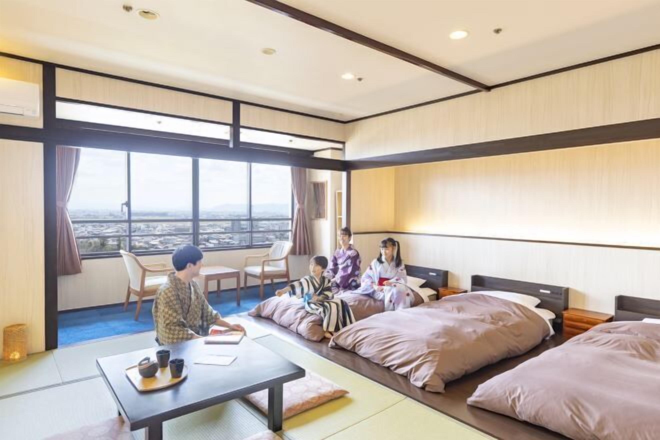 セーフティボックス (室内)、デスク、アイロン / アイロン台、WiFi (無料)