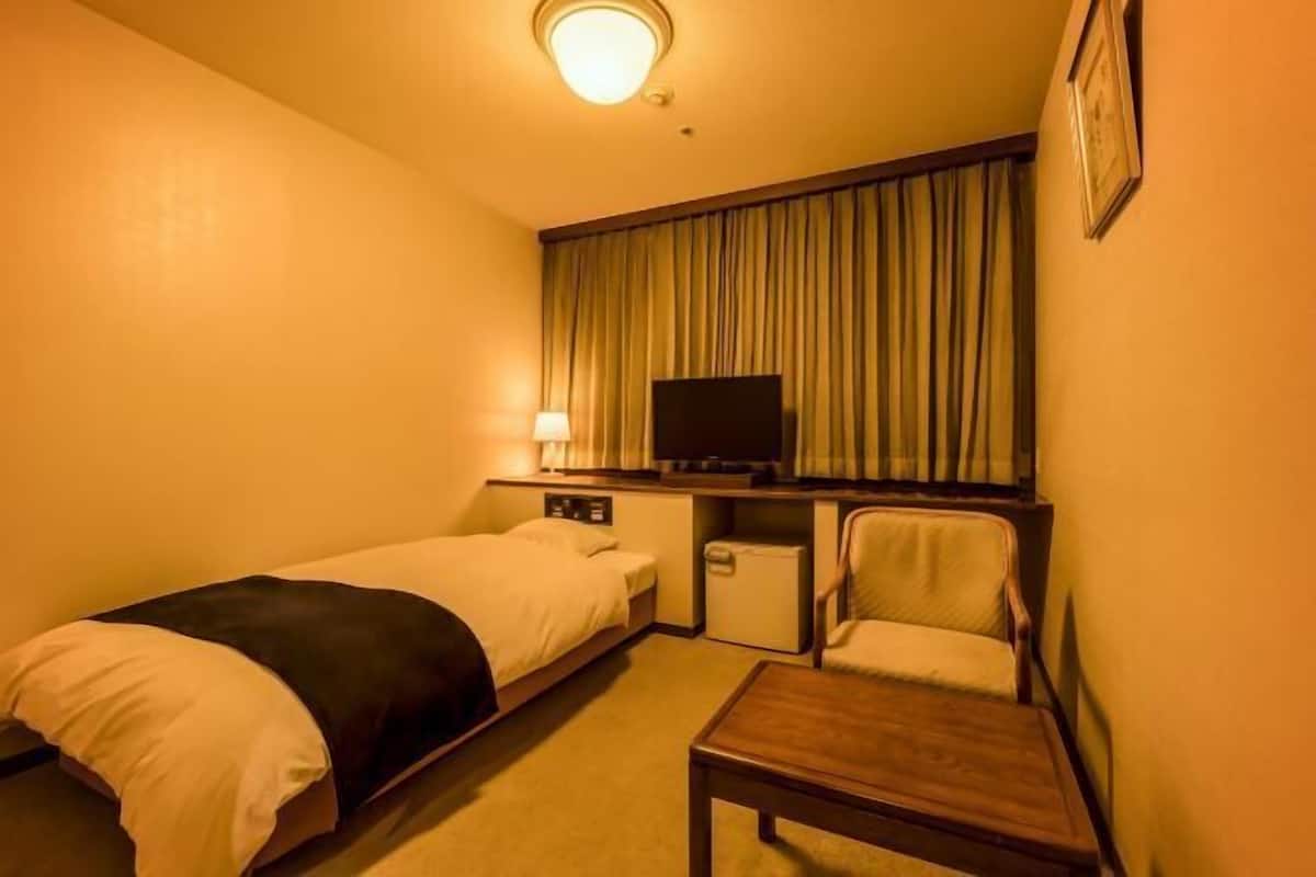 1 chambre, coffres-forts dans les chambres, bureau