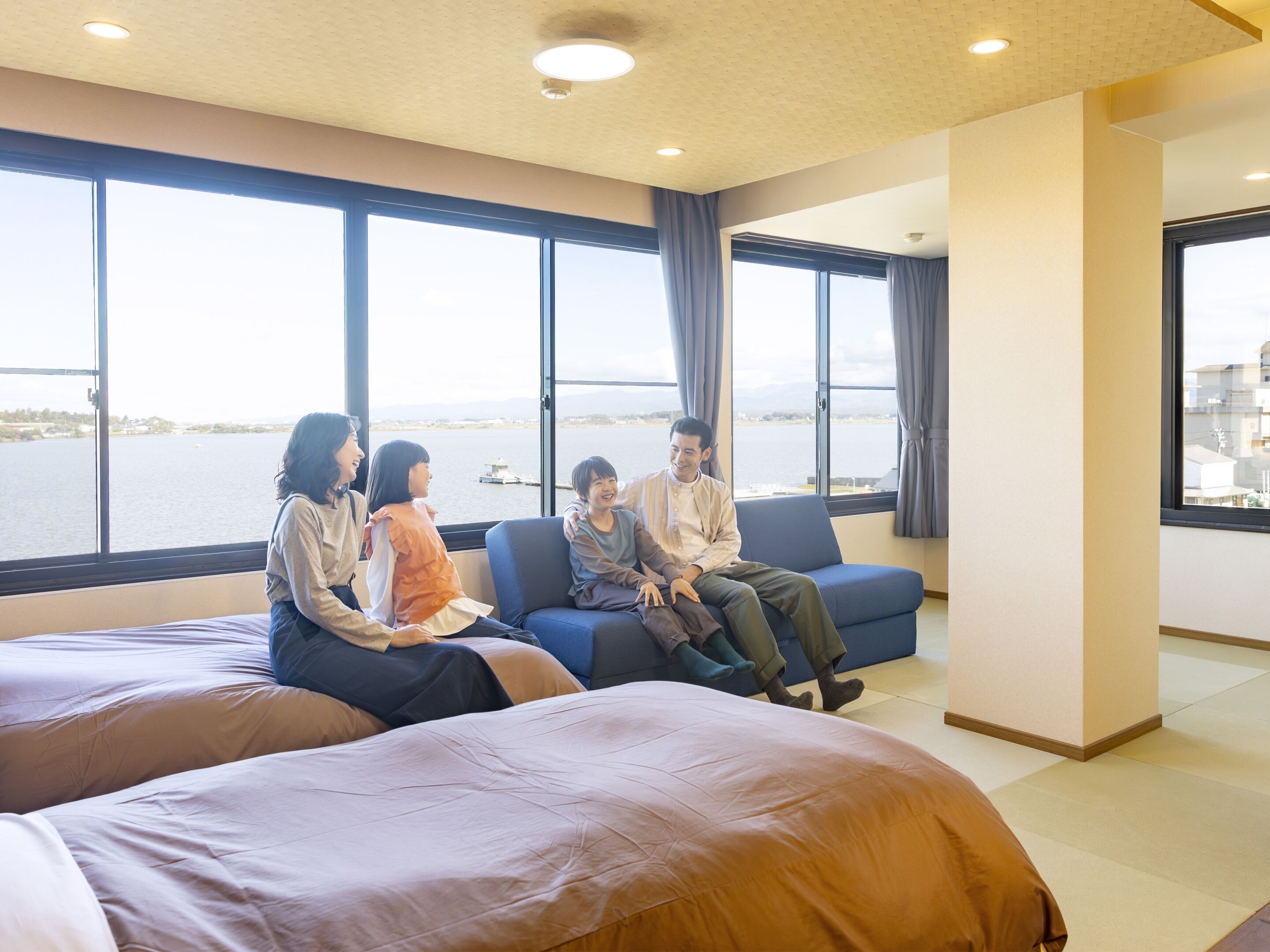 Standard Room, Non Smoking (Japanese Style Tennokaku, with Bath) | Peti besi dalam bilik, meja, ruang kerja komputer riba, Wi-fi percuma 