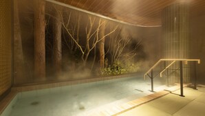 A steam room with a wooden wall, a glass barrier, and a metal staircase. - Ooedo Onsen Monogatari Premium Yamanaka Grand Hotel (Kaga)