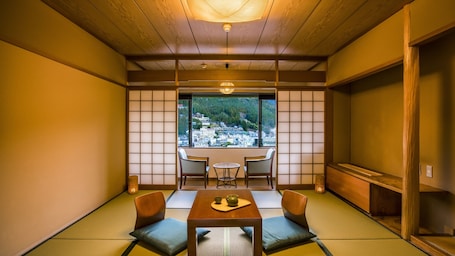 In-room safe, desk, free WiFi, bed sheets. Ooedo Onsen Monogatari Premium Gero Honkan