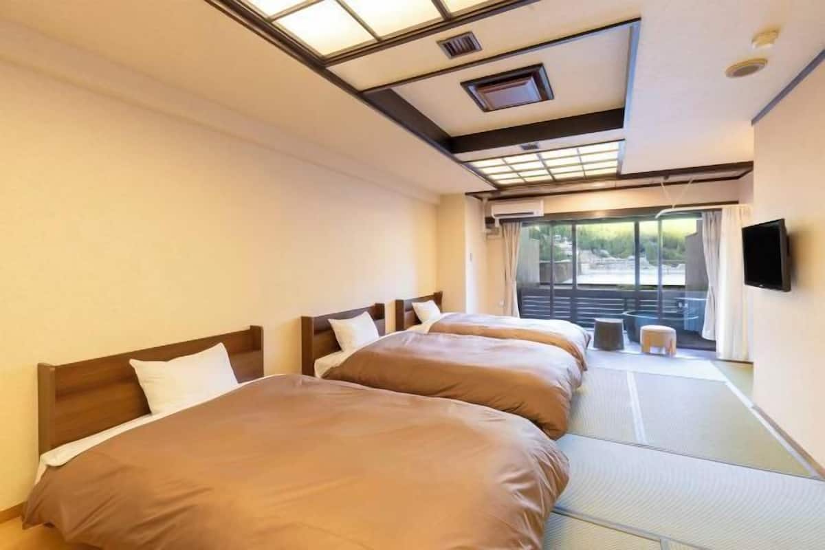 In-room safe, desk, free WiFi, bed sheets