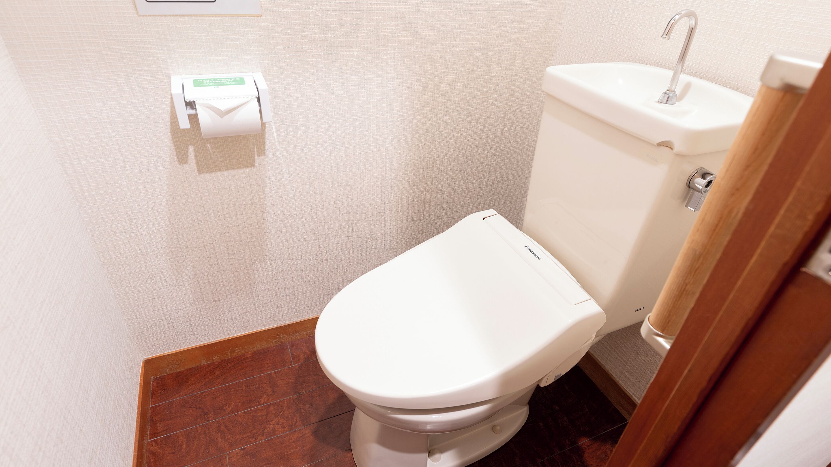 superior japanese style 4-pax without bath,non-smoking | in-room safe, desk, free wifi, bed sheets
