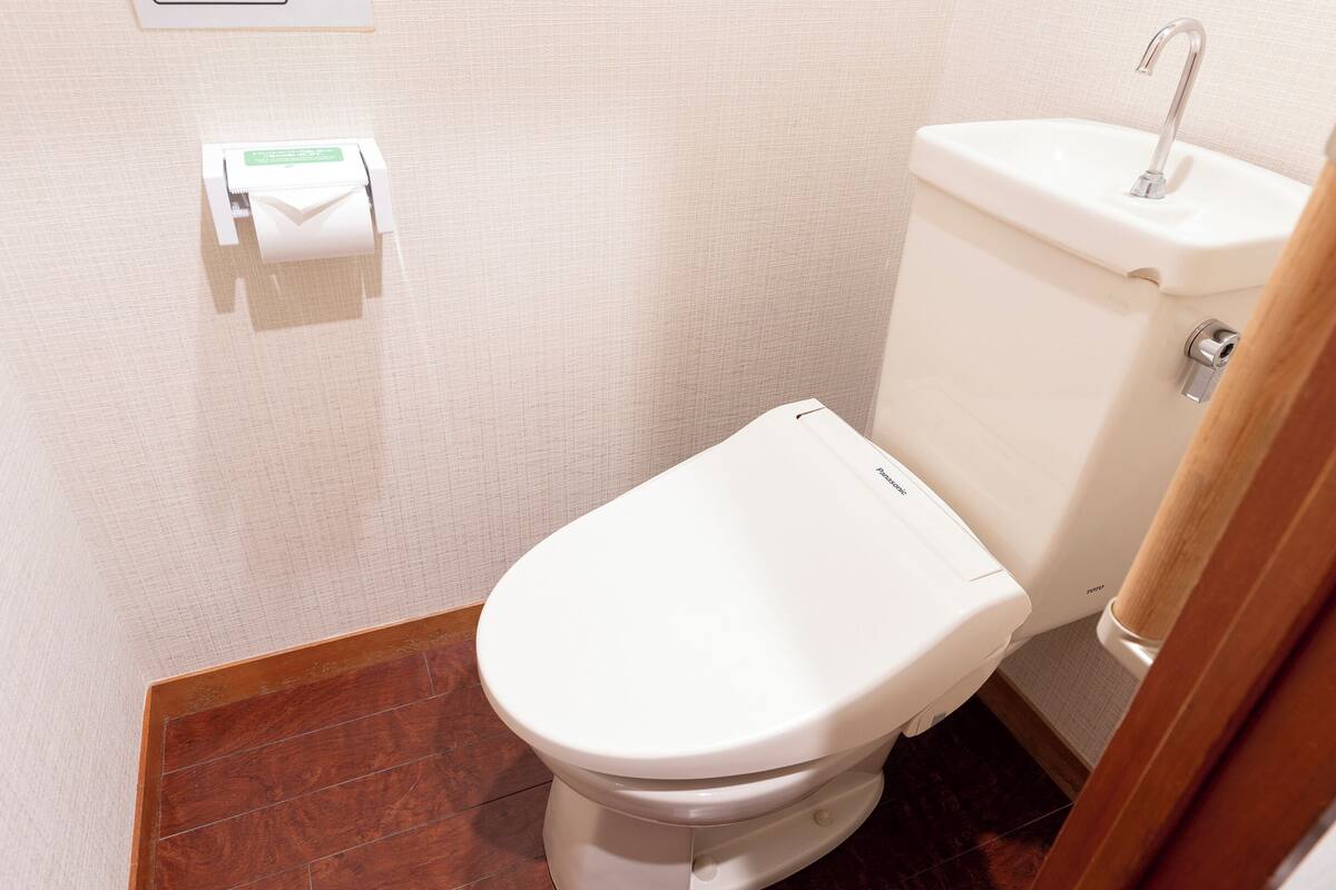 superior japanese style 4-pax without bath,non-smoking | in-room safe, desk, free wifi, bed sheets