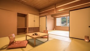 Camera Standard, non fumatori (Japanese Style 2-room Room WO bath) | Una cassaforte in camera, una scrivania, Wi-Fi gratuito, lenzuola