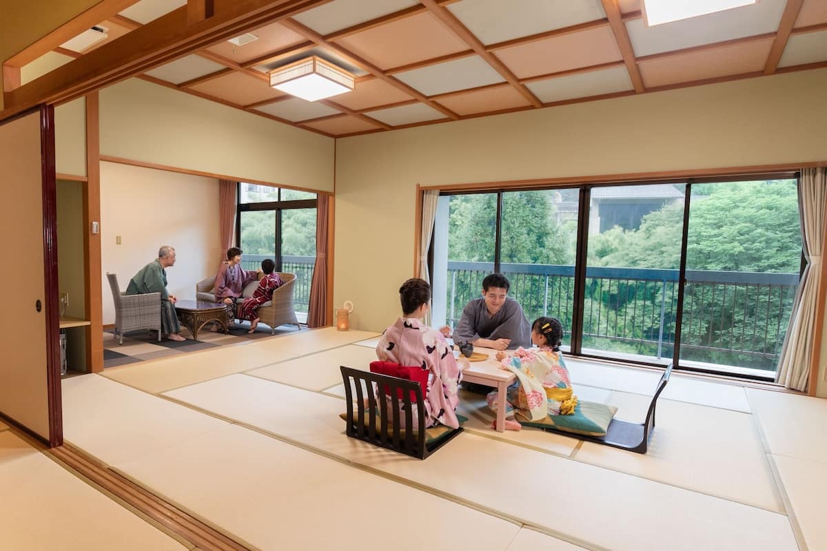 Habitación superior, no fumadores (Japanese Style 2-room Room withbath) | Caja fuerte, escritorio, wifi gratis y ropa de cama