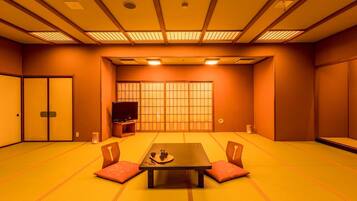 1 غرفة نوم وخزنة داخل الغرفة ومكتب وواي فاي مجانًا