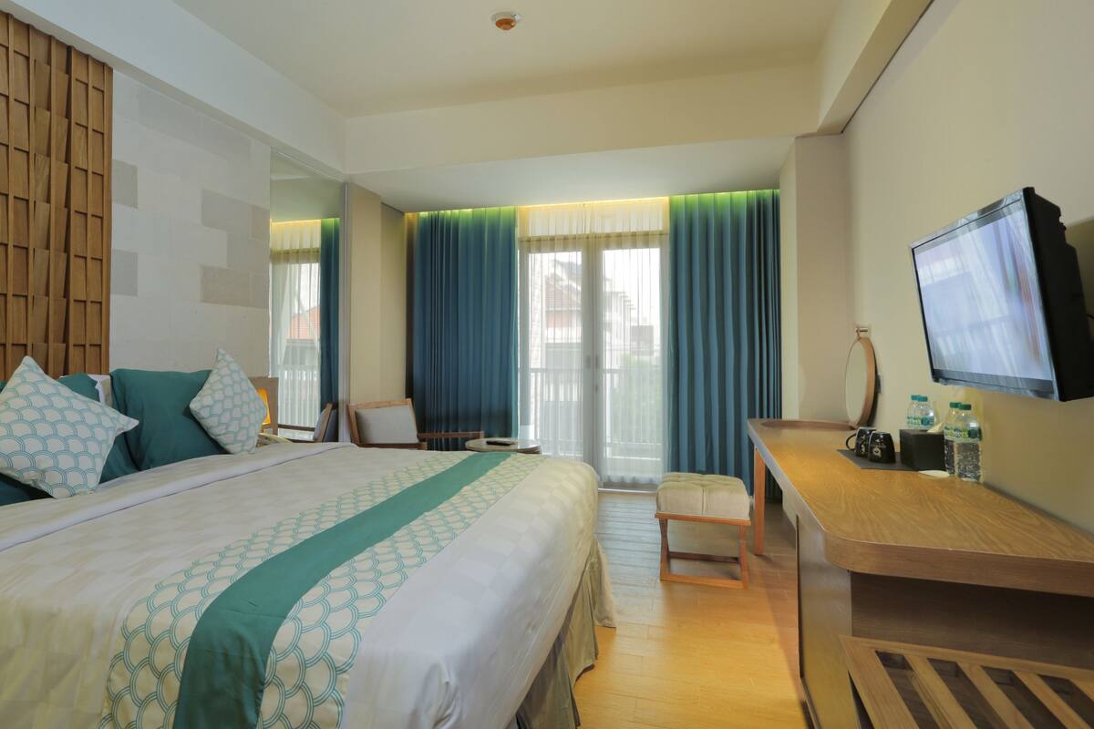 Minibar, in-room safe, desk, blackout curtains
