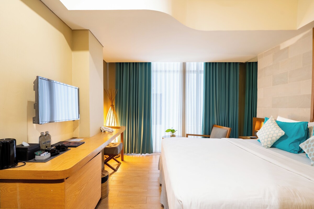 Minibar, in-room safe, desk, blackout drapes