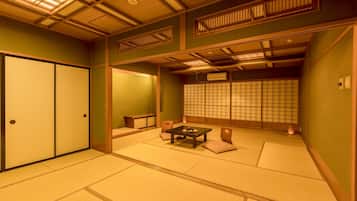 Superior Japanese Style 2-Room 7-pax Room with bath, Non-Smoking | In-room safe, desk, free WiFi
