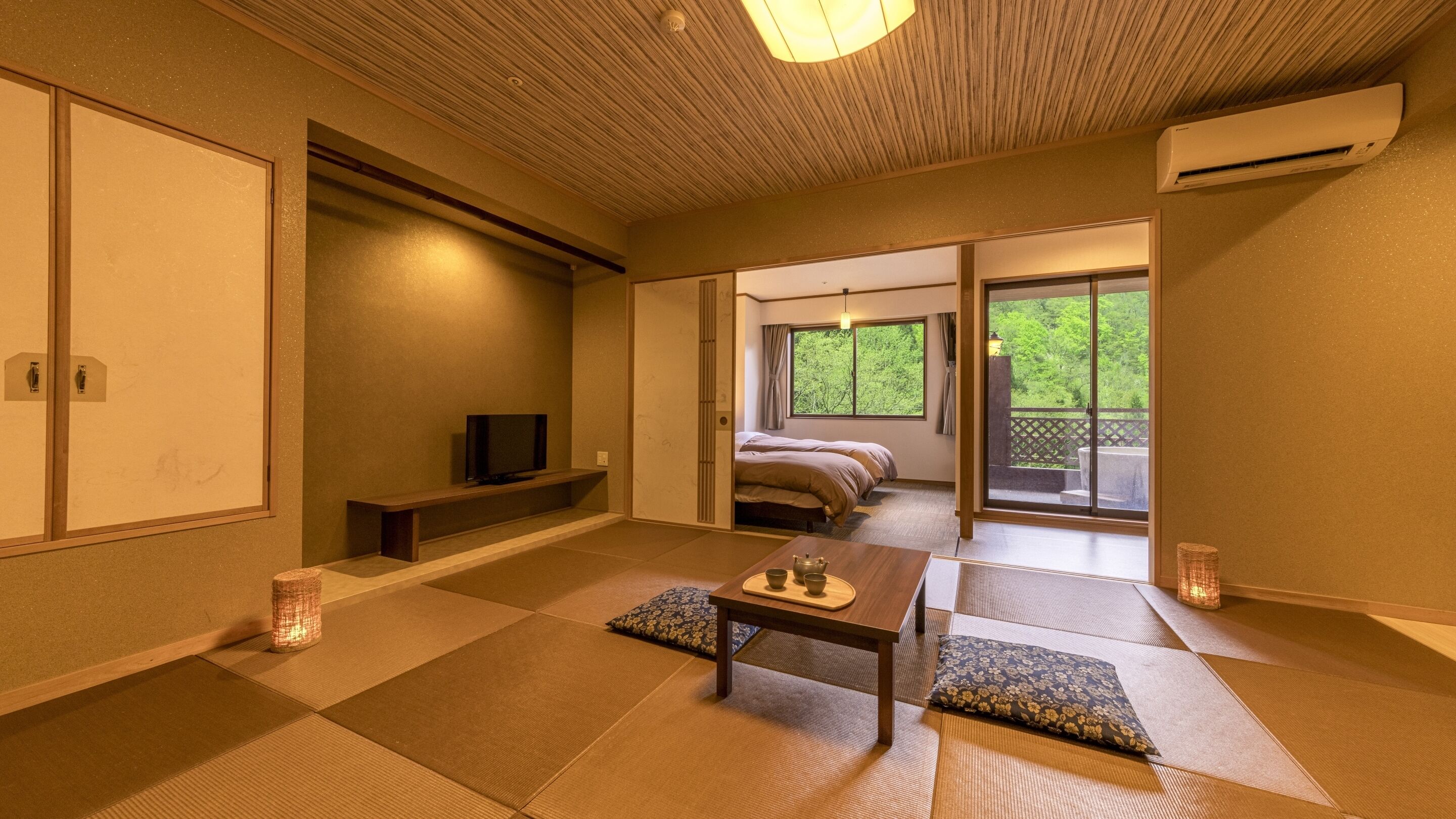 Chambre Supérieure, non-fumeurs (Japanese Western, with Open-air Bath) | Coffres-forts dans les chambres, bureau, Wi-Fi gratuit