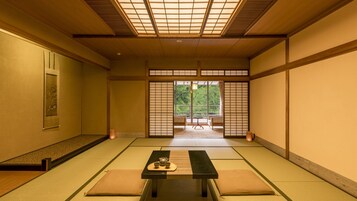 Caja de seguridad en la habitación, escritorio y wifi gratis 