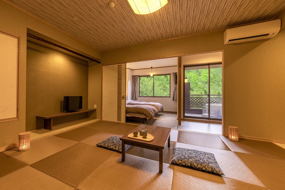 Superior Japanese Western Style Room with Open-air Bath, Non-Smoking | 1 bedroom, in-room safe, desk, free WiFi