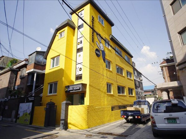 A yellow building with a sign reading "24 guest house". - 24 Guesthouse Seoul Cheongryangri (Seoul)