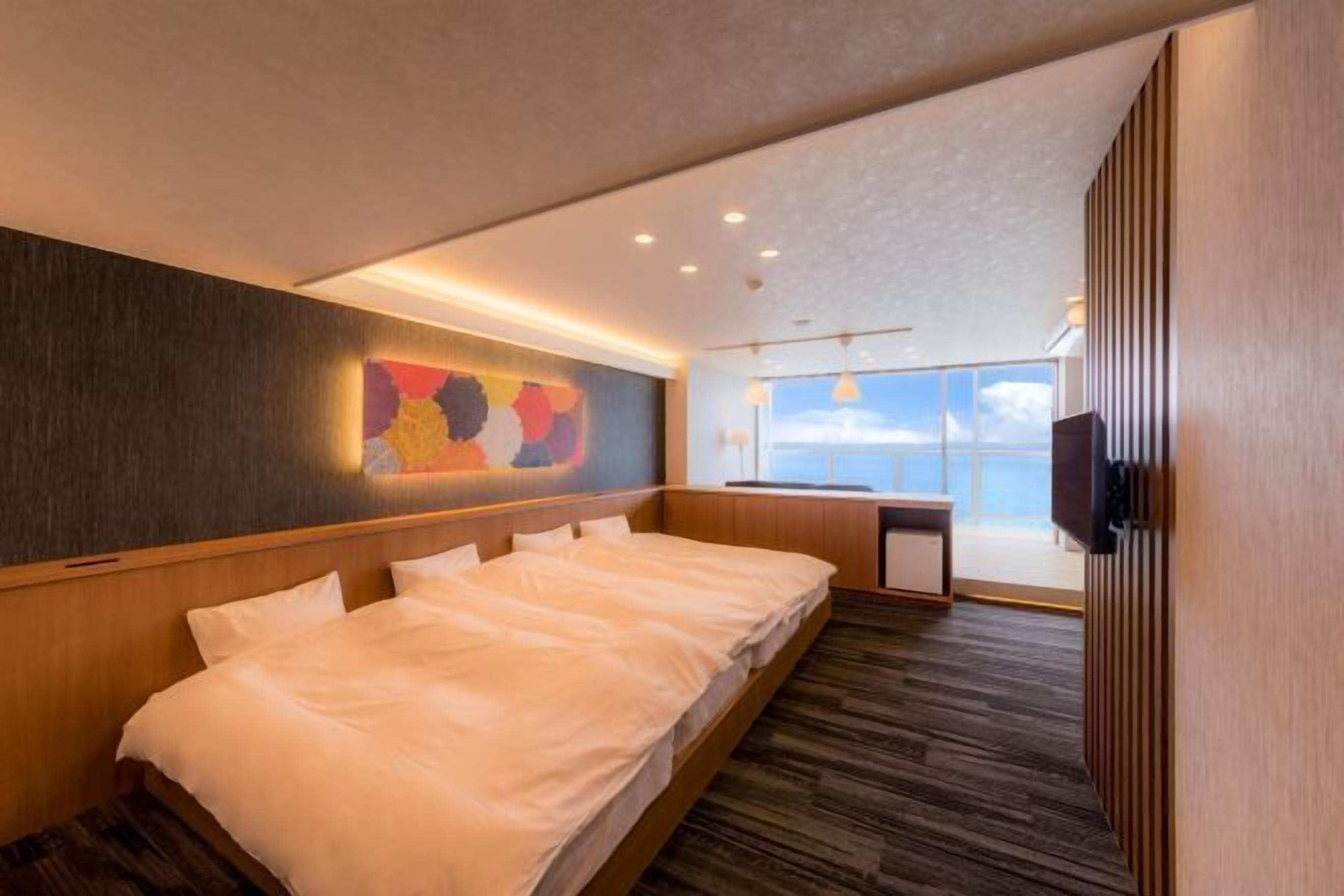 Safe på rommet, skrivebord og wi-fi (inkludert)