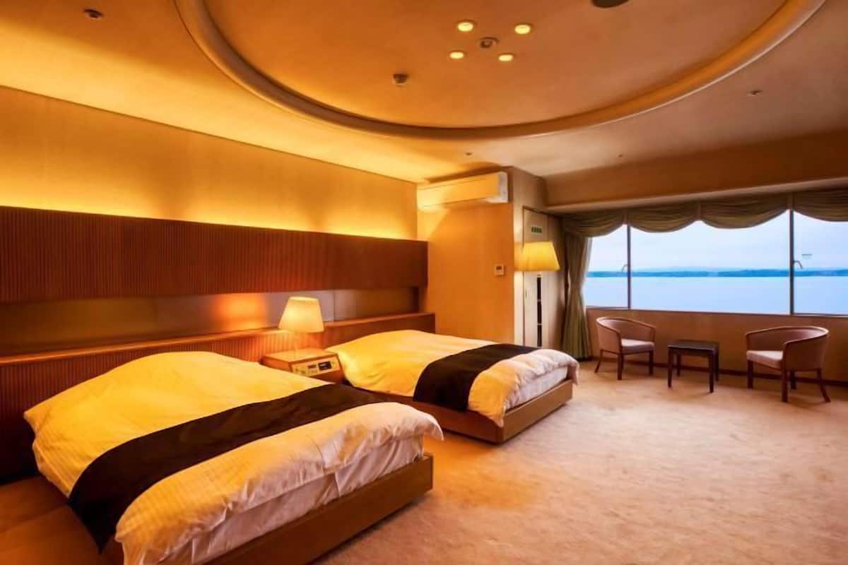 Safe på rommet, skrivebord og wi-fi (inkludert)