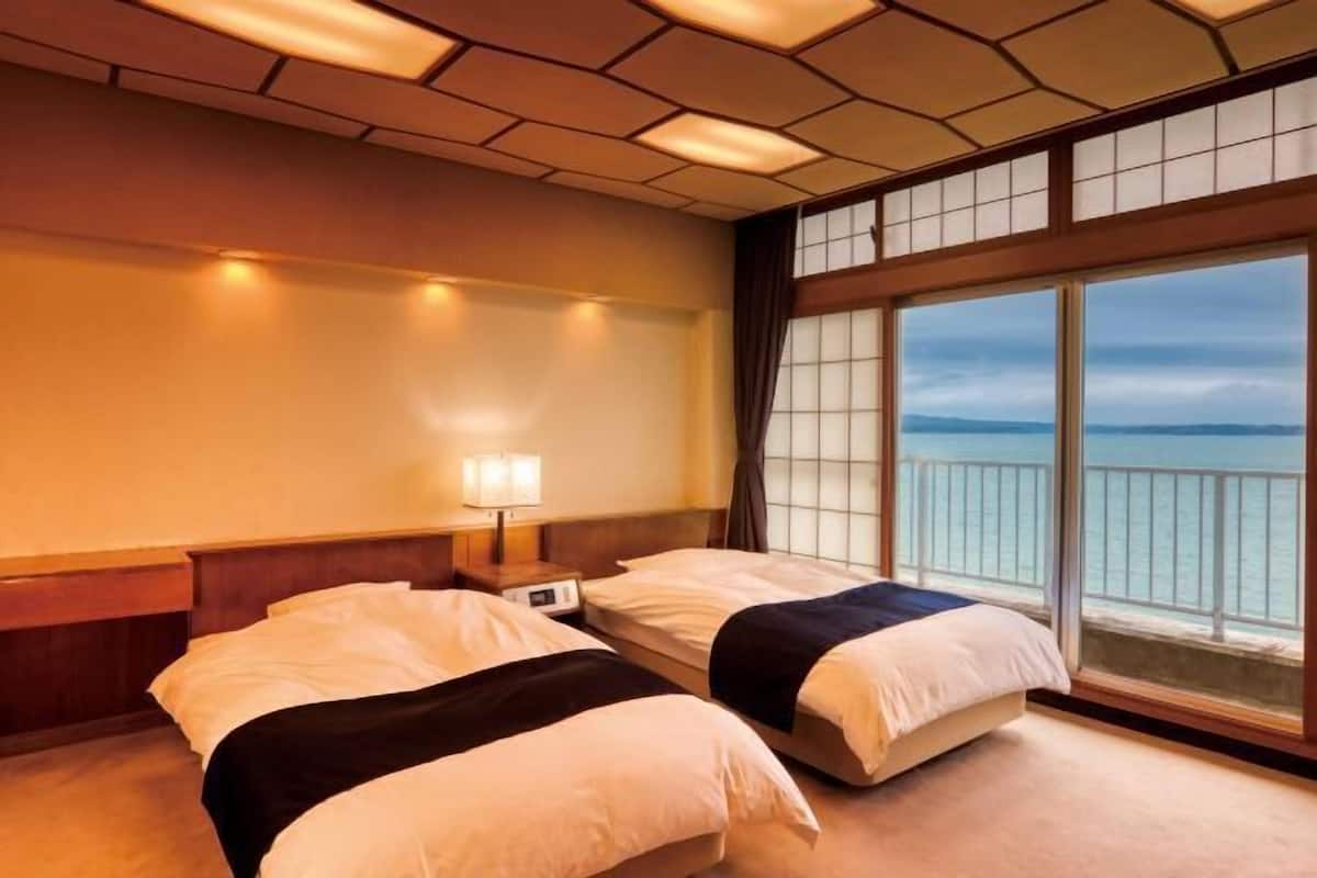 Safe på rommet, skrivebord og wi-fi (inkludert)