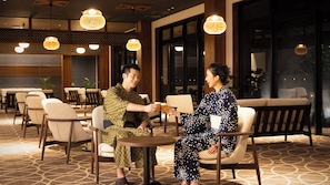 Lobby lounge