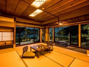 Superior-Zimmer, Nichtraucher (Japanese-Western with outdoor bath) | Zimmersafe, Schreibtisch, kostenloses WLAN, Bettwäsche