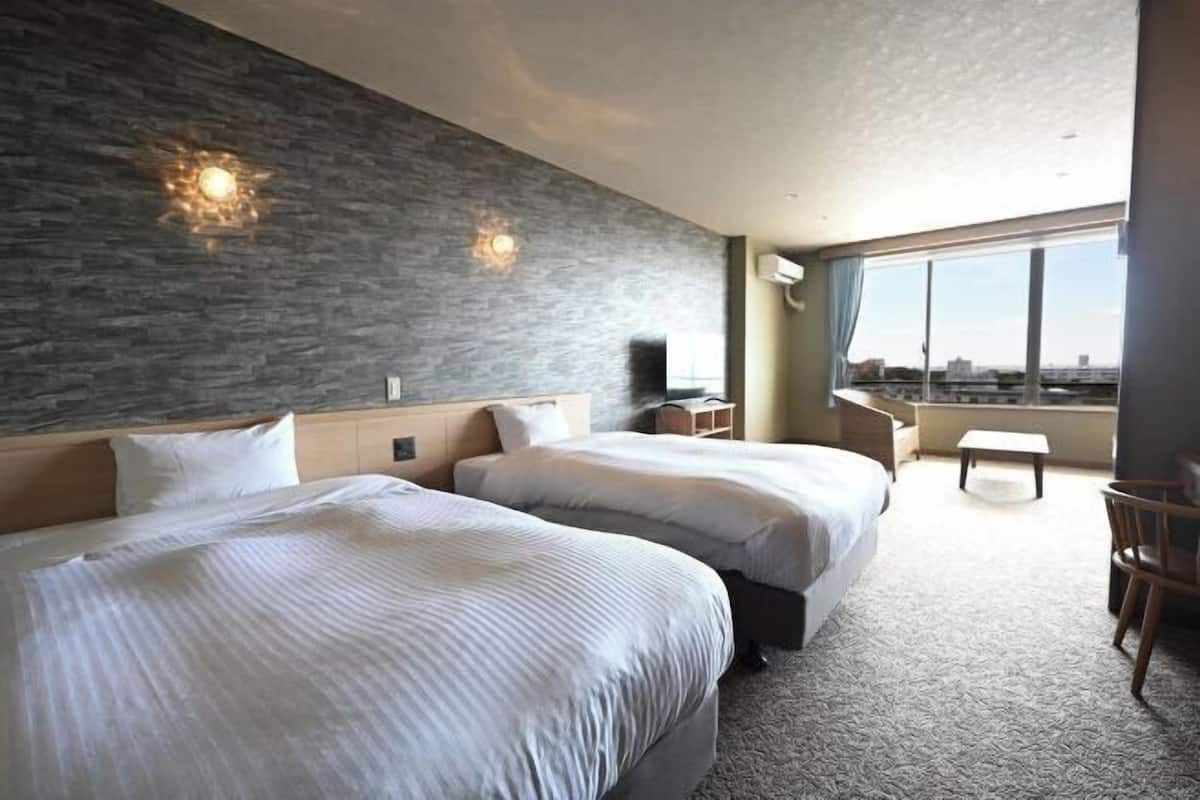 In-room safe, desk, iron/ironing board, free WiFi