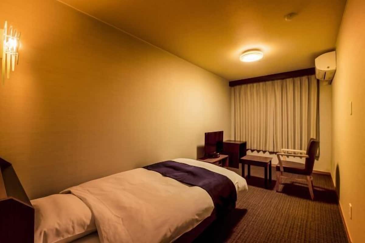 1 bedroom, in-room safe, free WiFi, bed sheets