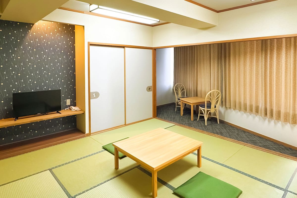 Standardzimmer, Nichtraucher (Japanese Style 3-pax, No bath / View) | Zimmersafe, Schreibtisch, kostenloses WLAN