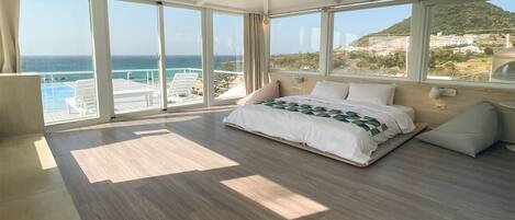 Top-Notch Sea View Terrace - Double Room | Desk, bed sheets
